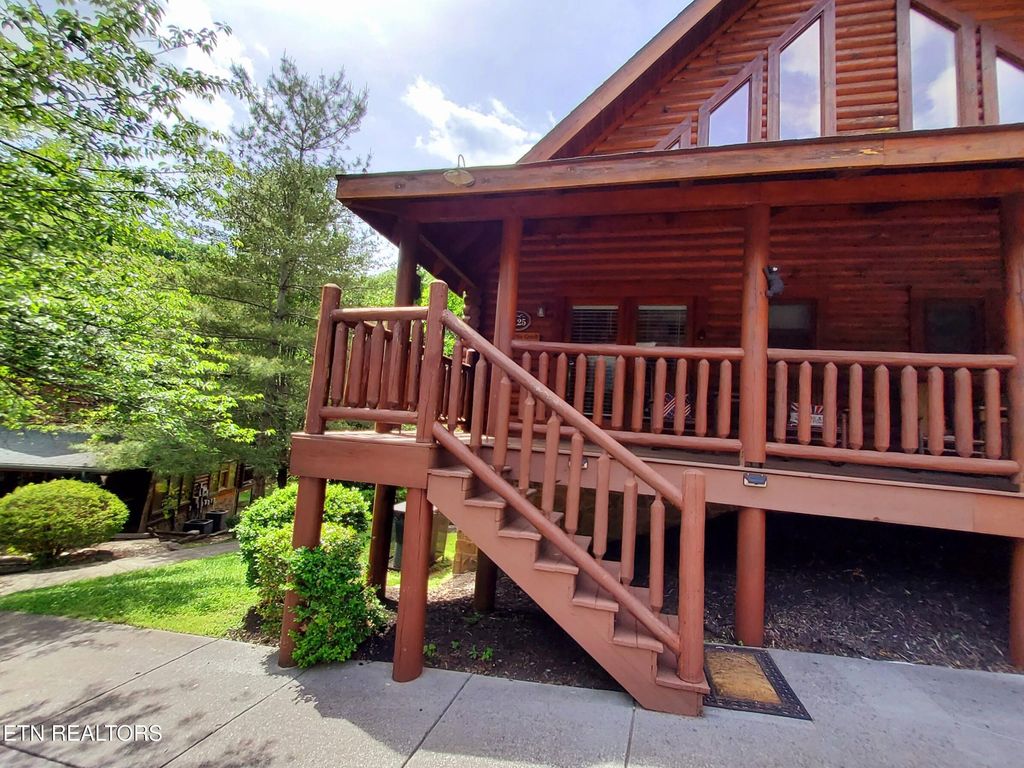 Photo of 3125 Smoky Ridge Way, Sevierville, TN 37862 (MLS # 1339223)