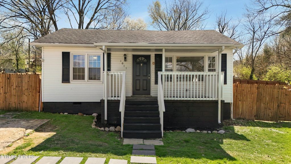 Photo of 1011 Drive D, Knoxville, TN 37920 (MLS # 1332165)