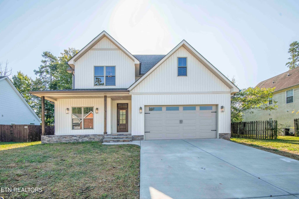 Photo of 502 Hillside Lane, Lenoir City, TN 37771 (MLS # 1358793)