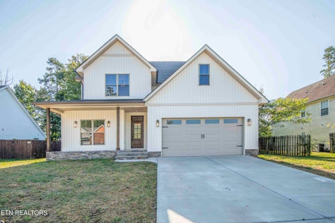 Photo of 502 Hillside Lane, Lenoir City, TN 37771 (MLS # 1358793)