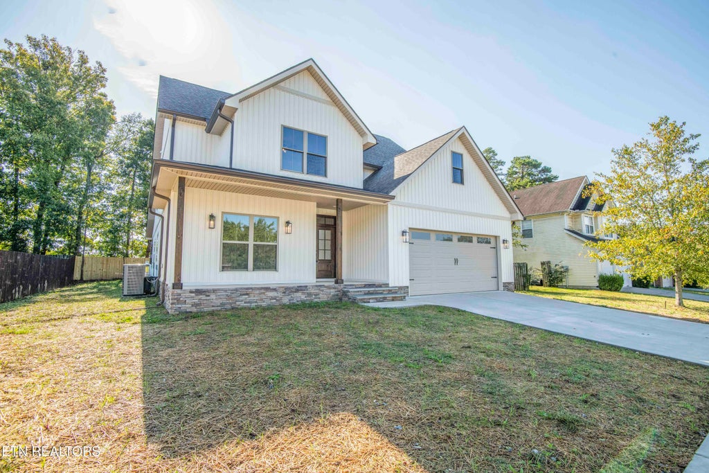 Photo of 502 Hillside Lane, Lenoir City, TN 37771 (MLS # 1358793)