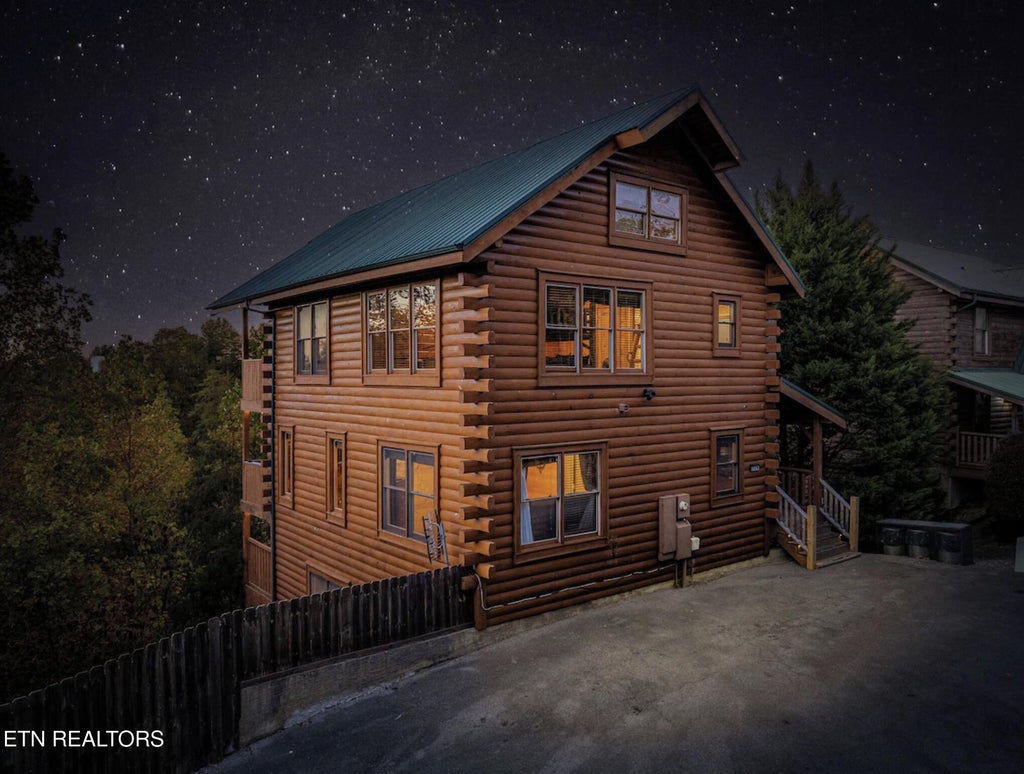 Photo of 749 Chickasaw Gap Way, Pigeon Forge, TN 37863 (MLS # 1360038)