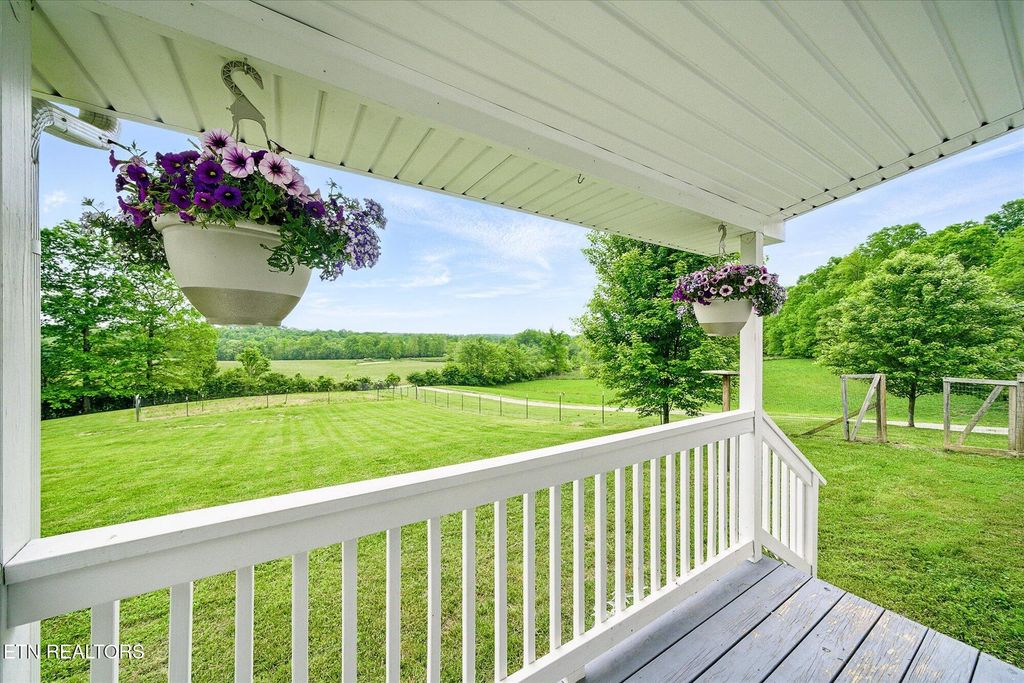 Photo of 1447 Dykes Rd, Crossville, TN 38571 (MLS # 1305080)