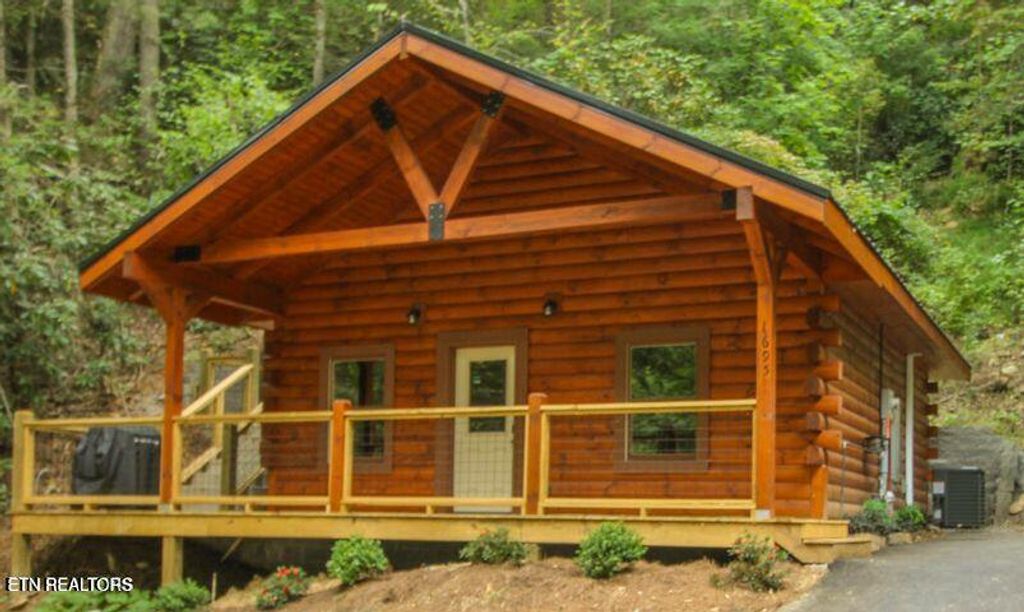 Photo of 1695 Misty Hollow Way, Gatlinburg, TN 37738 (MLS # 1303049)