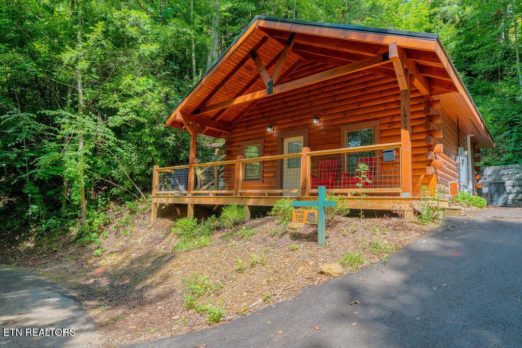 Photo of 1695 Misty Hollow Way, Gatlinburg, TN 37738 (MLS # 1303049)