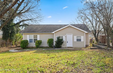 Photo of 1206 W Parkway Ave, Knoxville, TN 37912 (MLS # 1323194)
