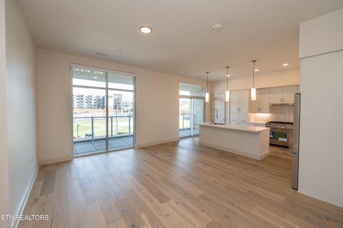 Photo of 122 Stadium Way #412, Knoxville, TN 37915 (MLS # 1321075)