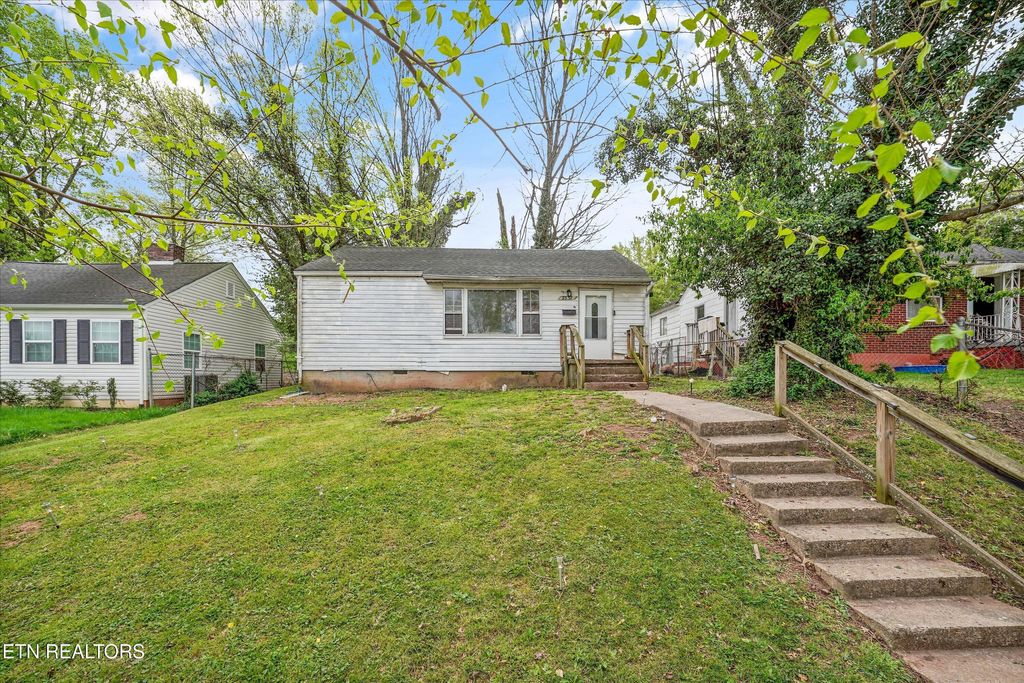 Photo of 2532 Linden Ave, Knoxville, TN 37914 (MLS # 1335386)