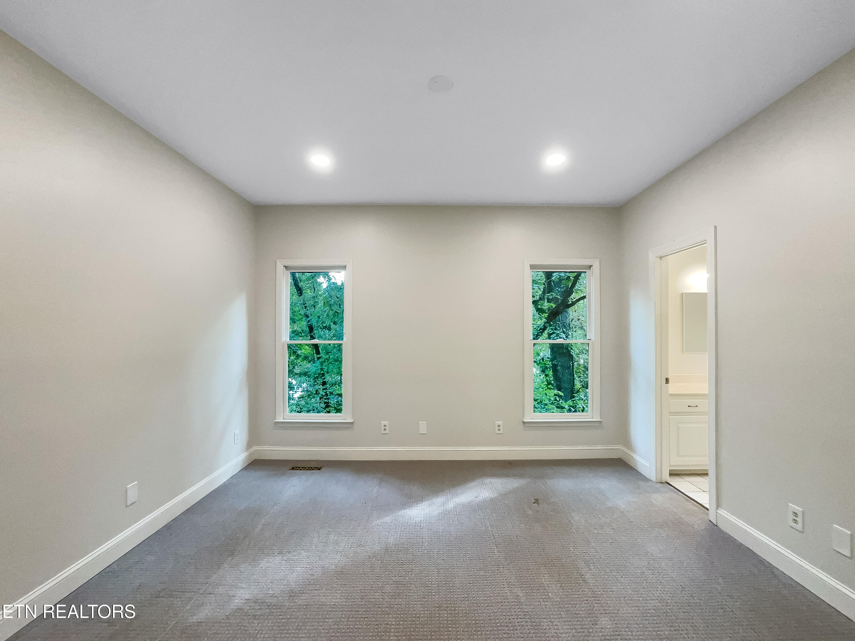 42 Palisades Pkwy