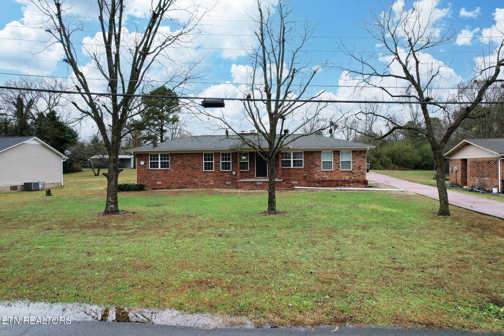 Photo of 2025 SE Hawk St, Cleveland, TN 37323 (MLS # 1323580)