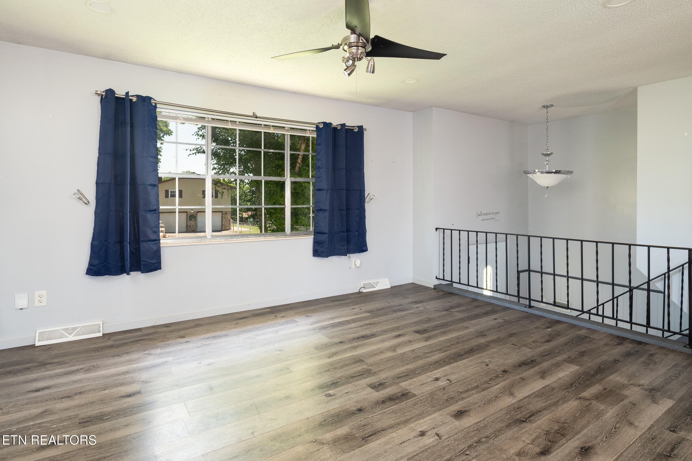 415 Pearl Rd - Photo 2