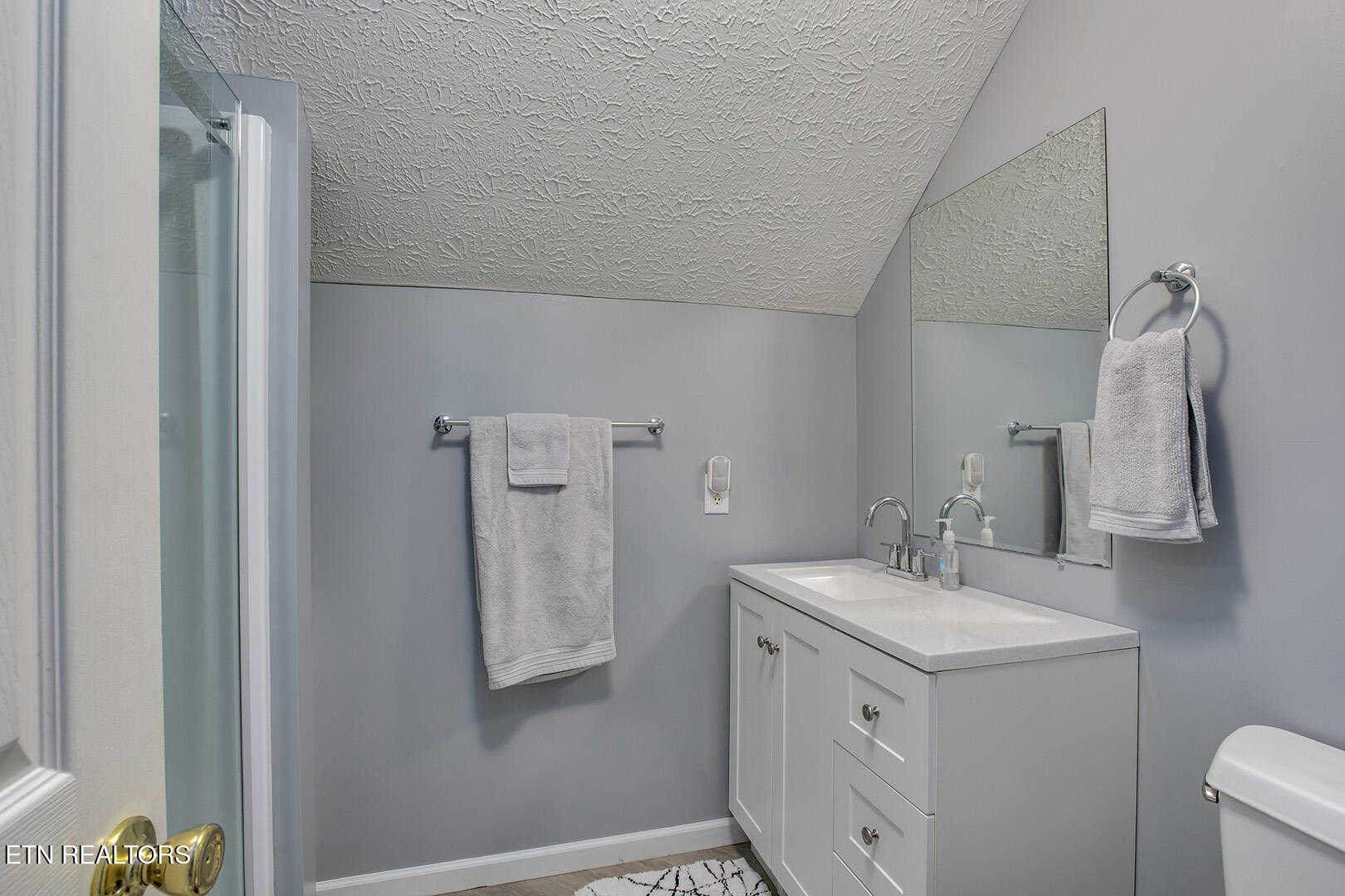 Vonore, Tennessee 37885, United States, 5 Bedrooms Bedrooms, ,3 BathroomsBathrooms,Residential,Active,146365