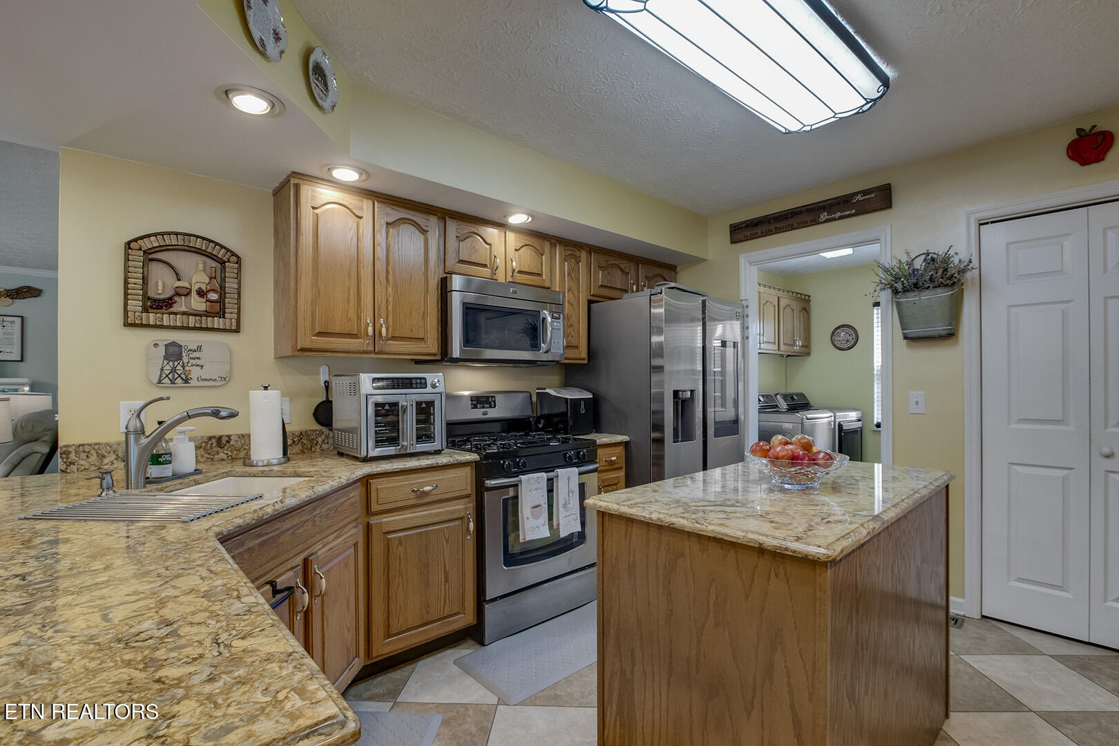 Vonore, Tennessee 37885, United States, 5 Bedrooms Bedrooms, ,3 BathroomsBathrooms,Residential,Active,146365