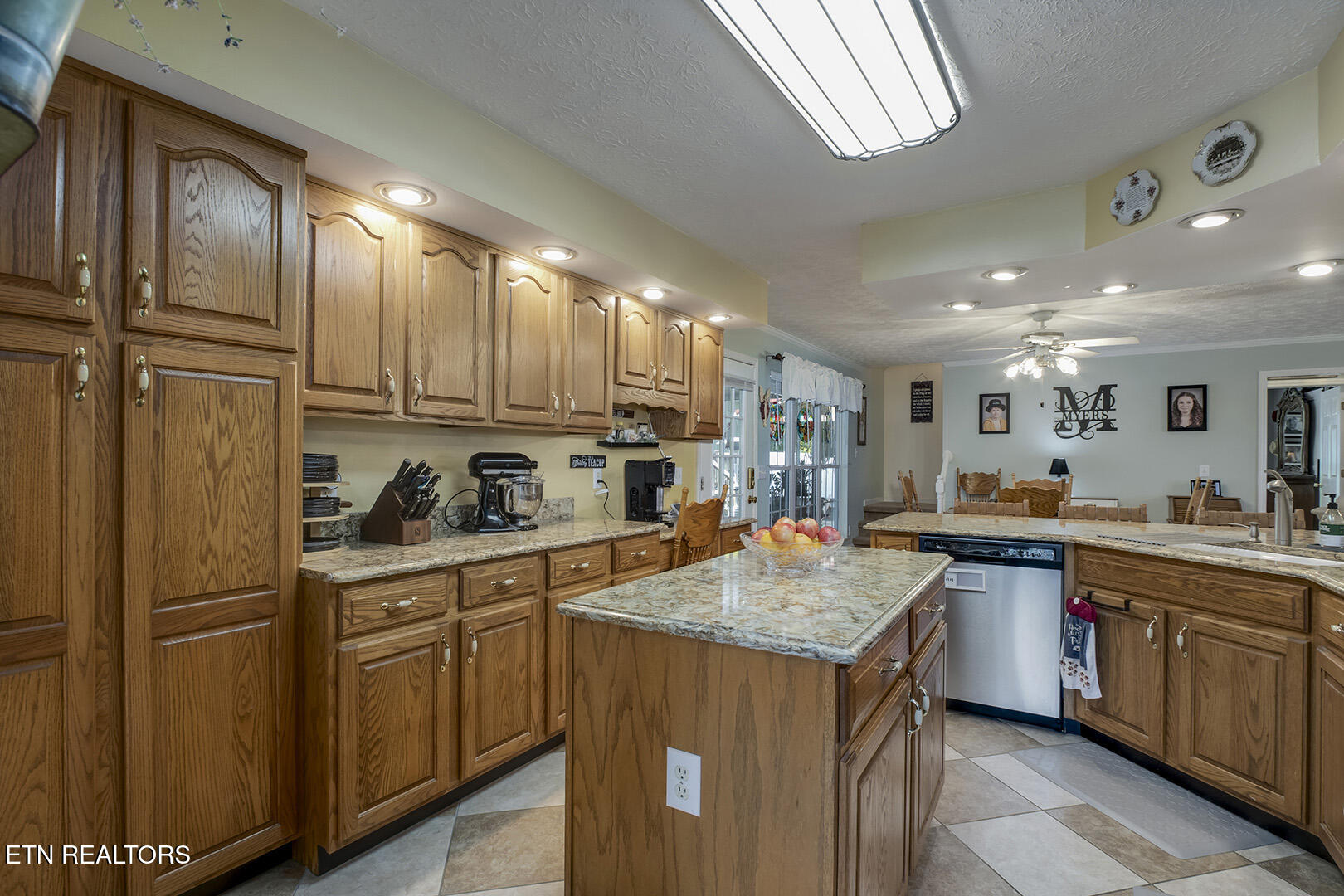 Vonore, Tennessee 37885, United States, 5 Bedrooms Bedrooms, ,3 BathroomsBathrooms,Residential,Active,146365