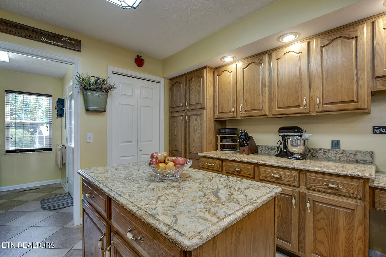 Vonore, Tennessee 37885, United States, 5 Bedrooms Bedrooms, ,3 BathroomsBathrooms,Residential,Active,146365