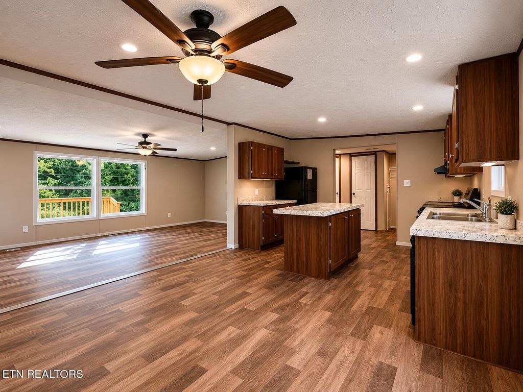 Photo of 600 W 7th Ave, Lenoir City, TN 37771 (MLS # 1342909)
