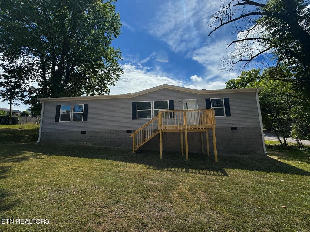 Photo of 600 W 7th Ave, Lenoir City, TN 37771 (MLS # 1342909)