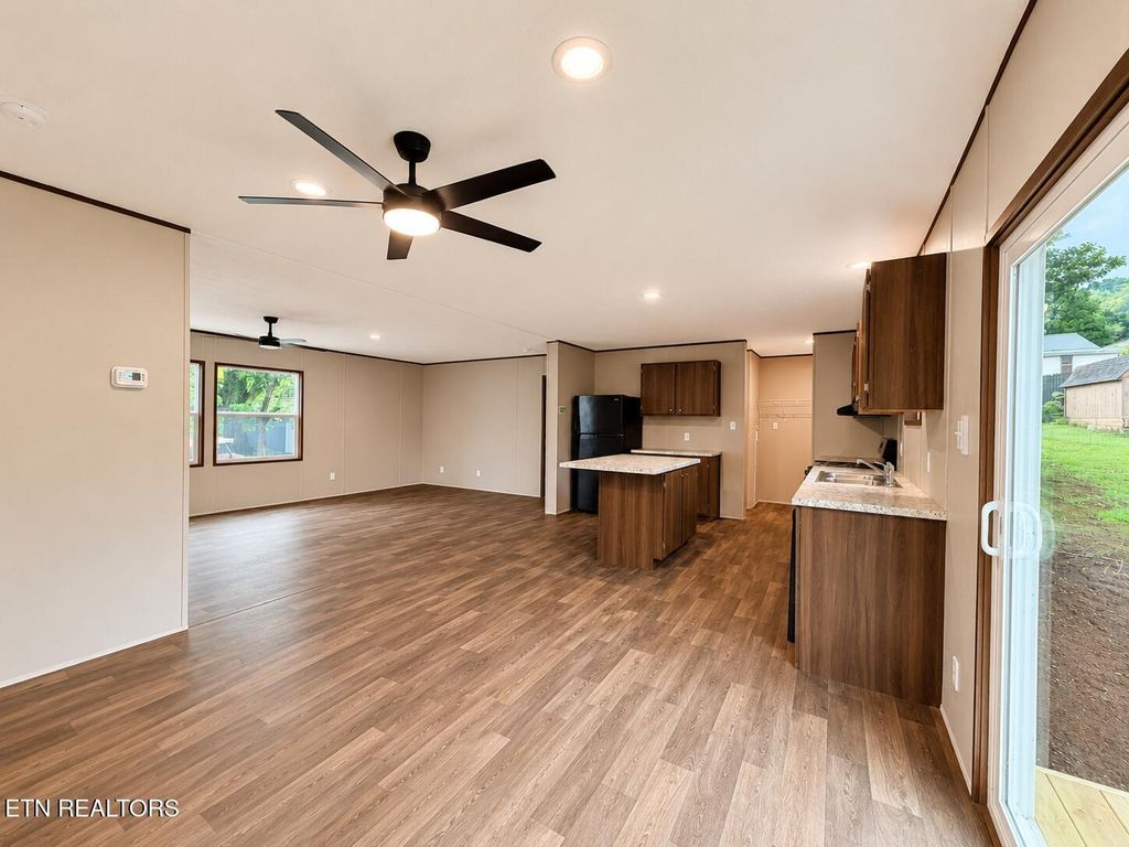 Photo of 600 W 7th Ave, Lenoir City, TN 37771 (MLS # 1342909)