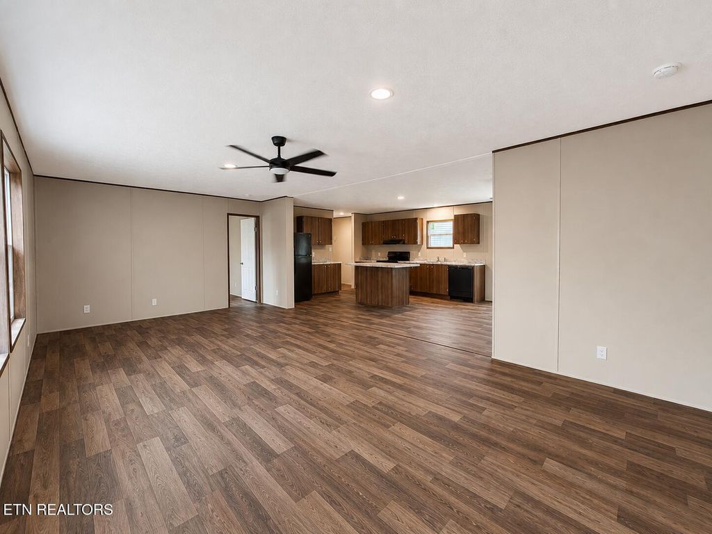 Photo of 600 W 7th Ave, Lenoir City, TN 37771 (MLS # 1342909)