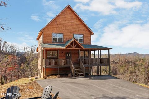 Photo of 3165 Bear Mountain Lane, Sevierville, TN 37876 (MLS # 1319796)