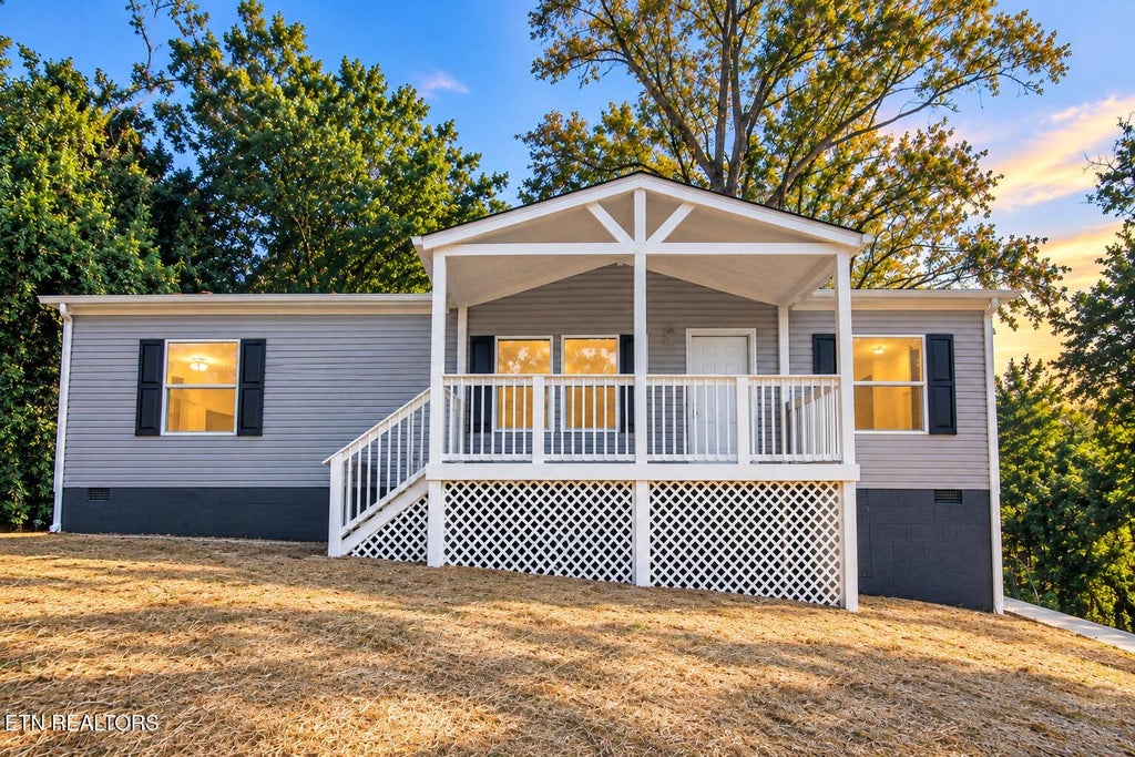 Photo of 3817 Bonnie View Ave, Knoxville, TN 37914 (MLS # 1354309)