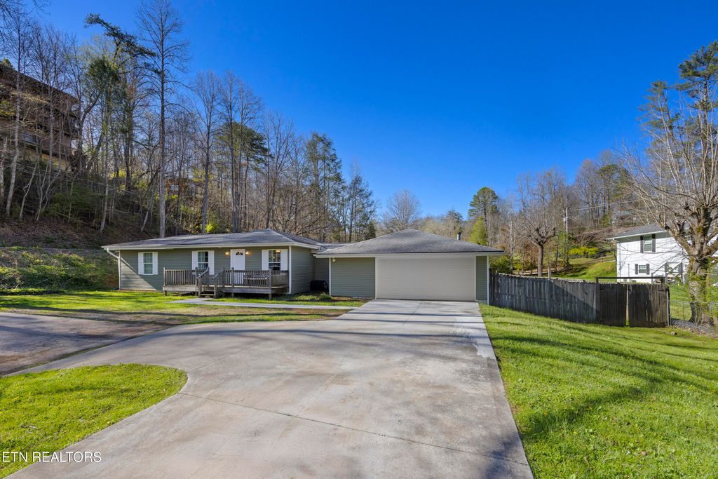 Photo of 1189 Cole Lane, Gatlinburg, TN 37738 (MLS # 1334652)