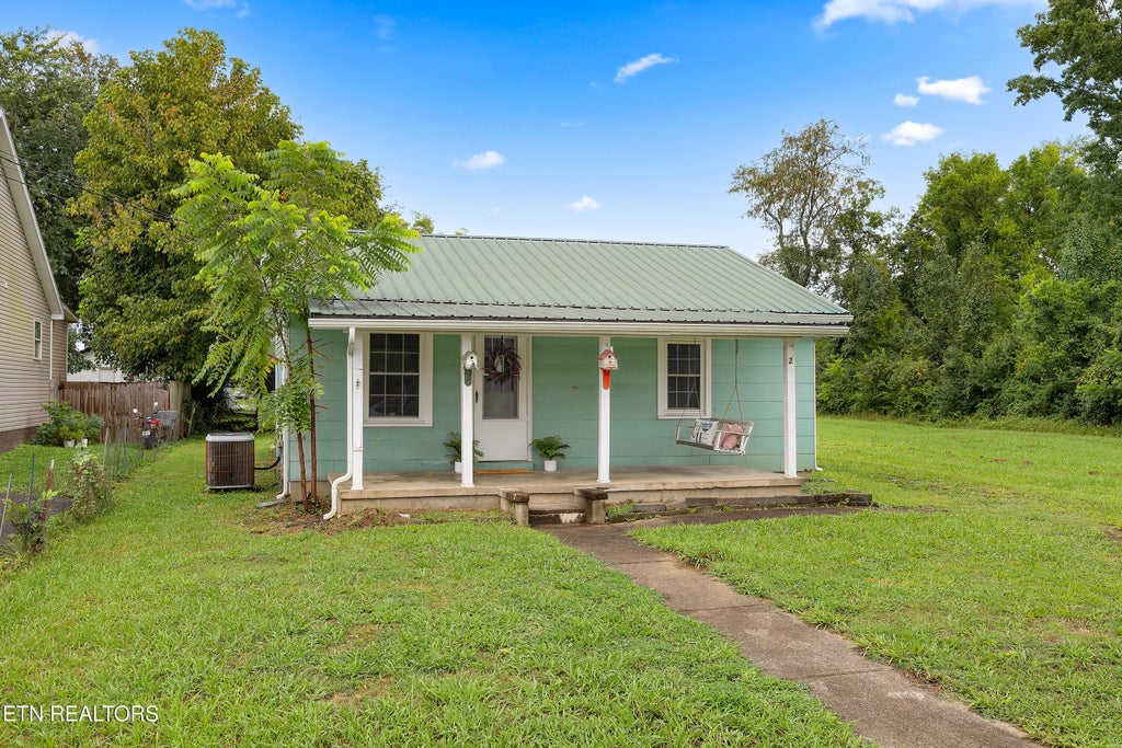 Photo of 211 Henderson Ave, Sevierville, TN 37862 (MLS # 1352967)