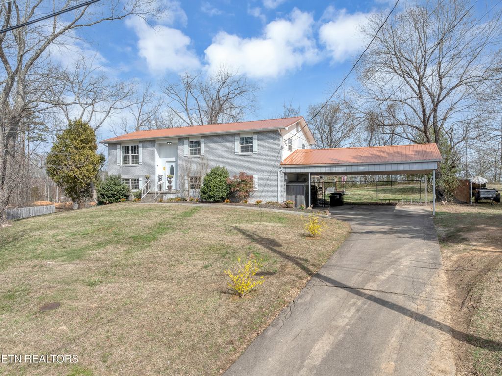 Photo of 1733 N Parkridge Drive, Knoxville, TN 37924 (MLS # 1331096)