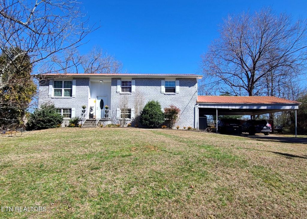 Photo of 1733 N Parkridge Drive, Knoxville, TN 37924 (MLS # 1331096)