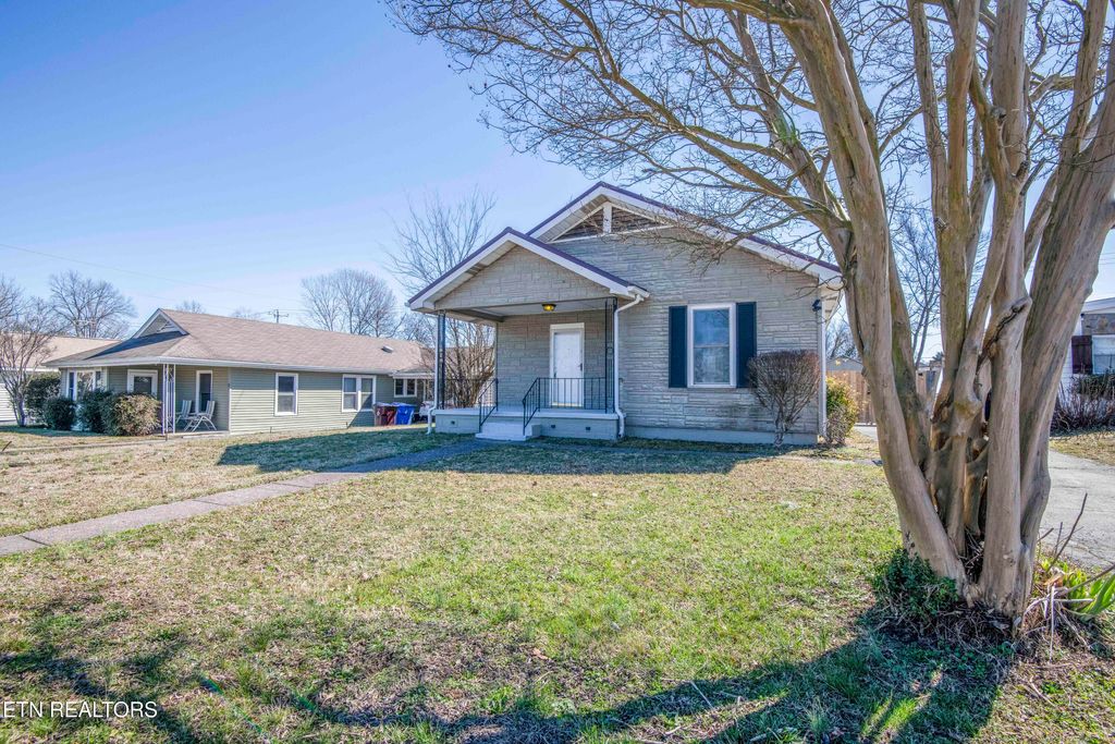 Photo of 160 E Franklin St, Alcoa, TN 37701 (MLS # 1292056)
