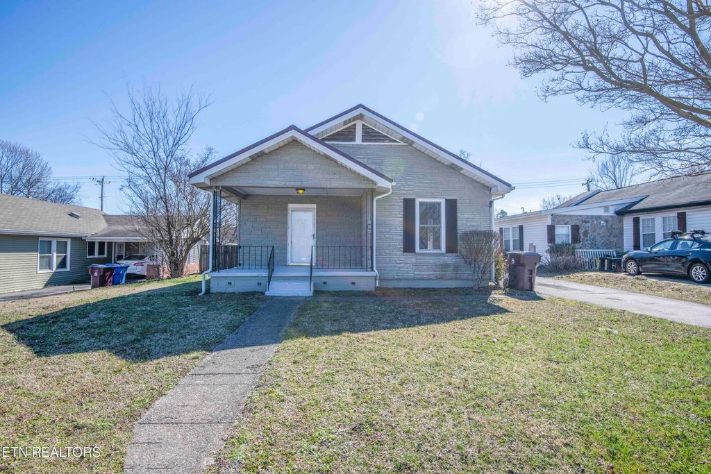 Photo of 160 E Franklin St, Alcoa, TN 37701 (MLS # 1292056)