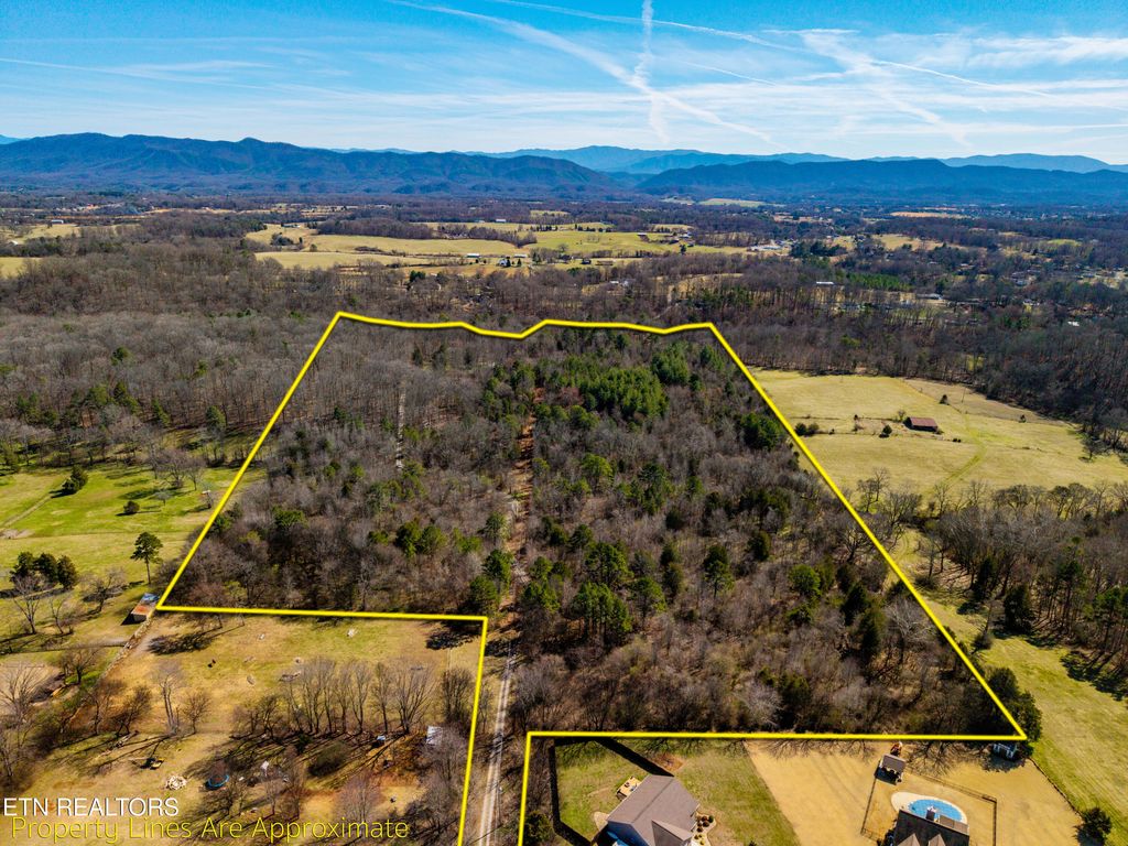 Photo of 4672 N Wildwood Rd, Maryville, TN 37804 (MLS # 1330317)