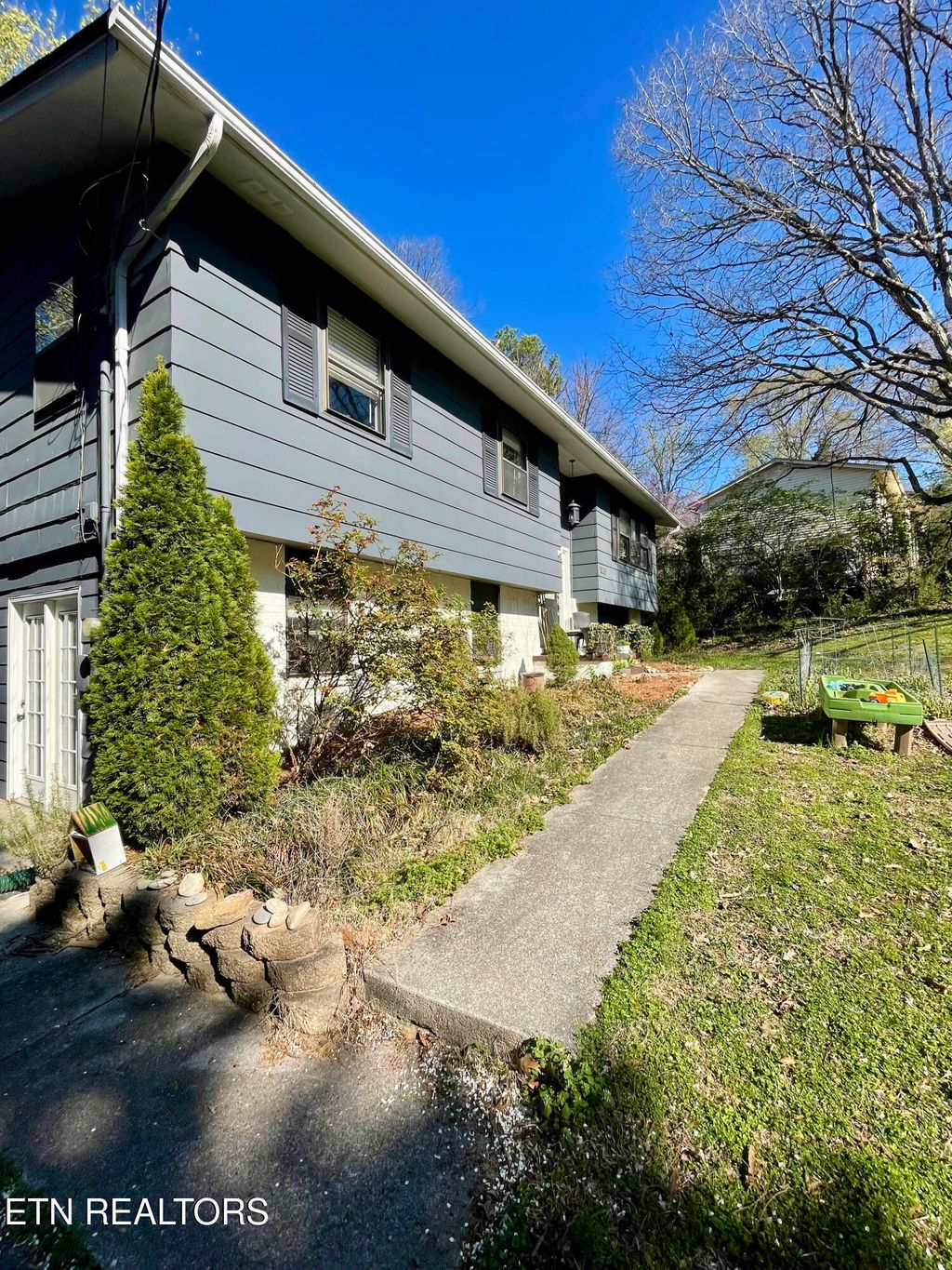 Photo of 12213 W Kingsgate Rd, Farragut, TN 37934 (MLS # 1295054)