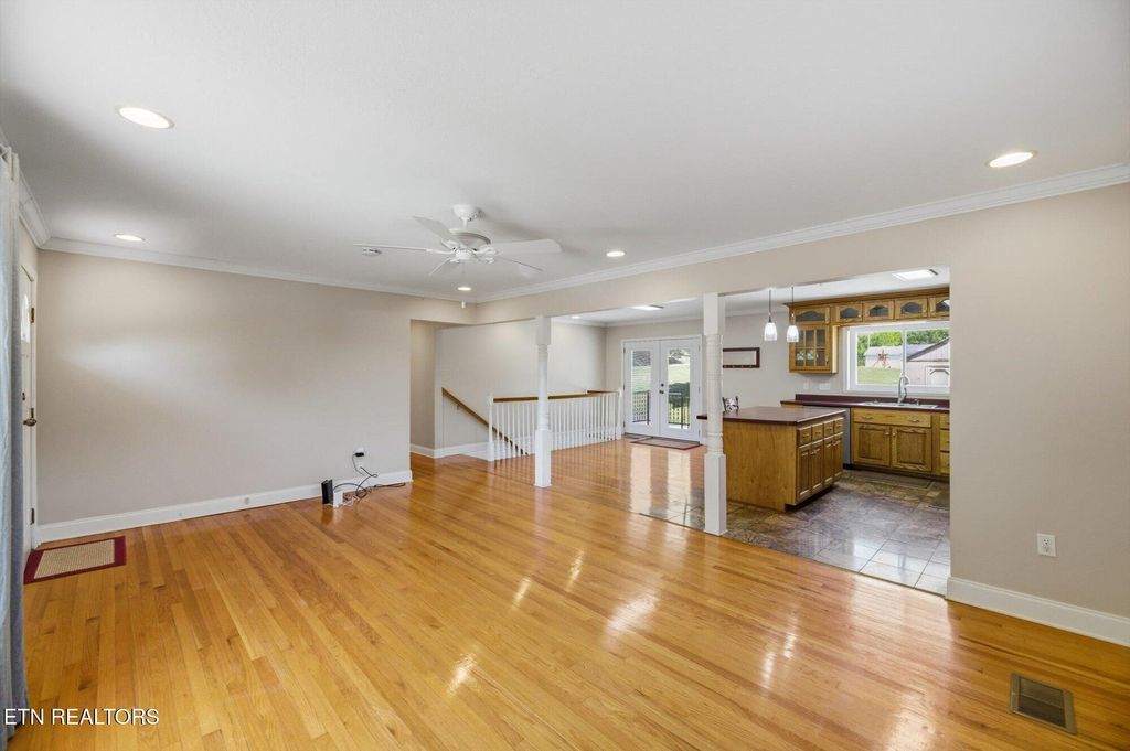 Photo of 1012 Bennett St, Sweetwater, TN 37874 (MLS # 1338172)