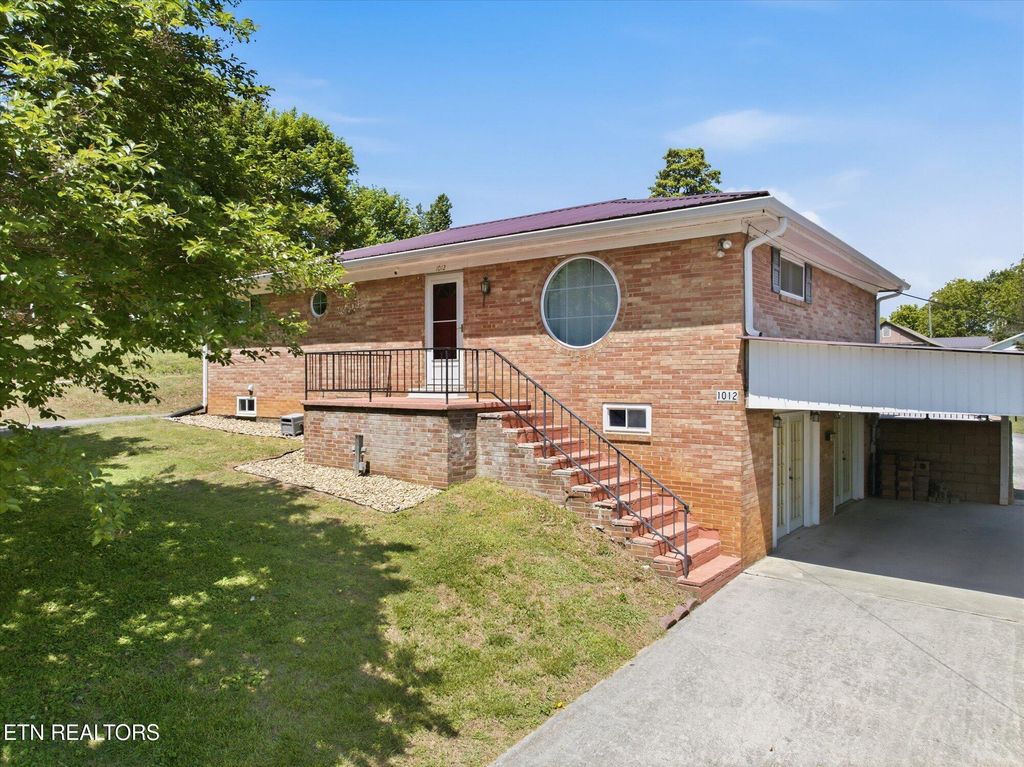 Photo of 1012 Bennett St, Sweetwater, TN 37874 (MLS # 1338172)