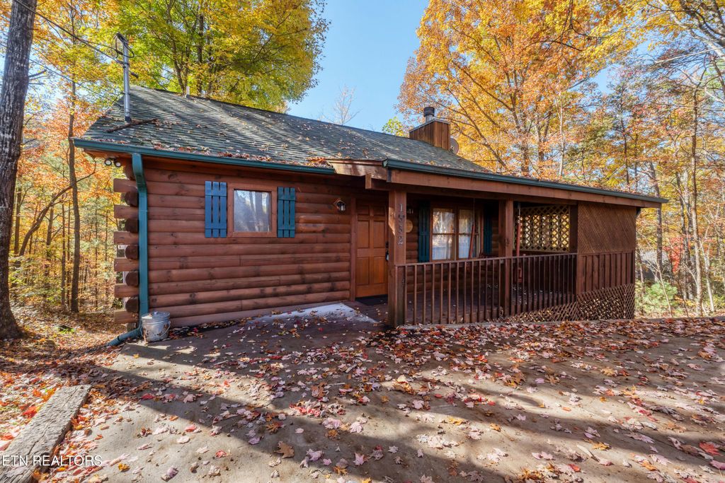 Photo of 1552 Sky View Drive, Sevierville, TN 37876 (MLS # 1321492)