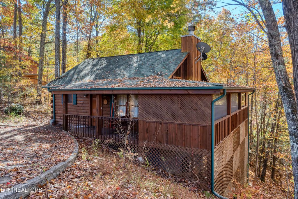 Photo of 1552 Sky View Drive, Sevierville, TN 37876 (MLS # 1321492)