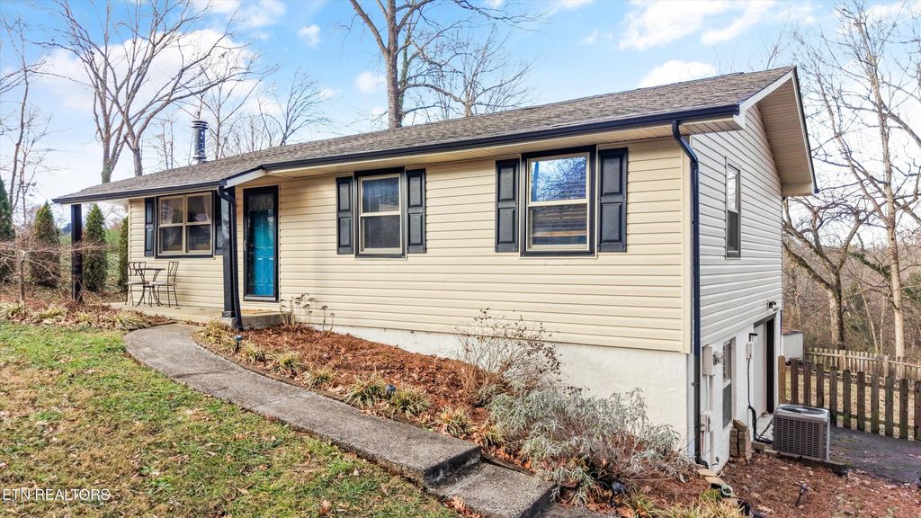 Photo of 1403 Northshire Lane, Knoxville, TN 37922 (MLS # 1324642)