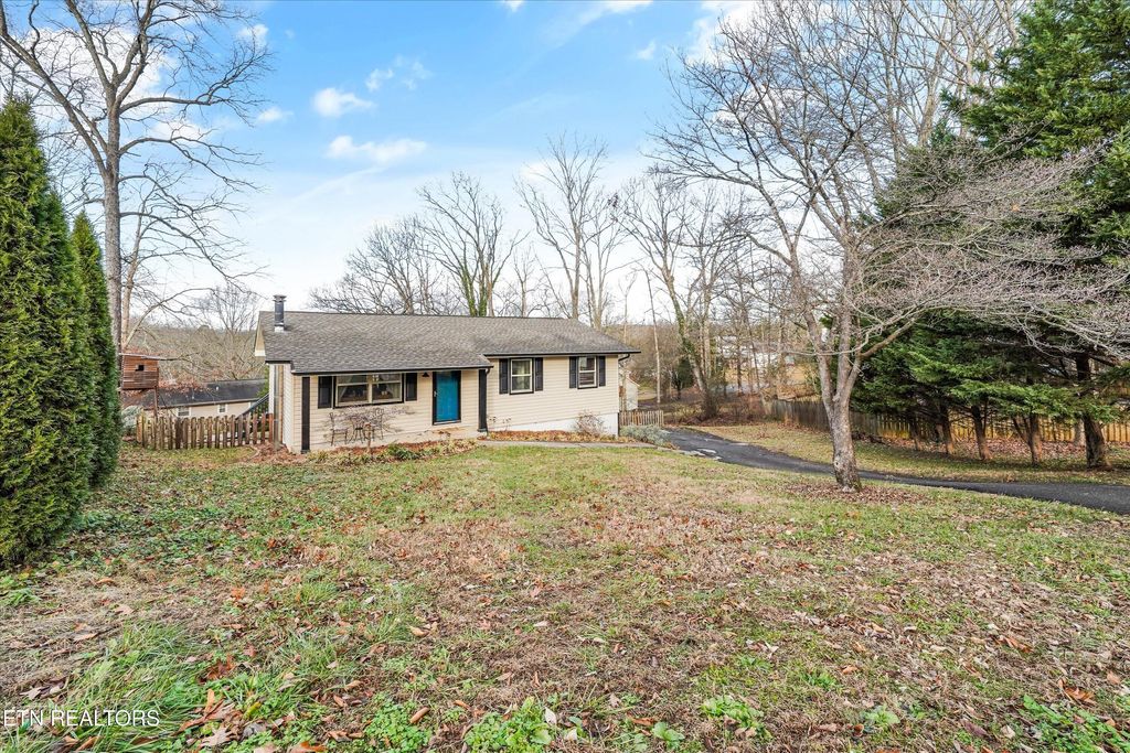 Photo of 1403 Northshire Lane, Knoxville, TN 37922 (MLS # 1324642)