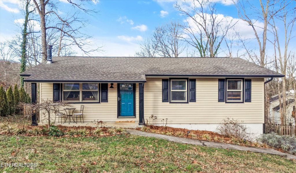 Photo of 1403 Northshire Lane, Knoxville, TN 37922 (MLS # 1324642)