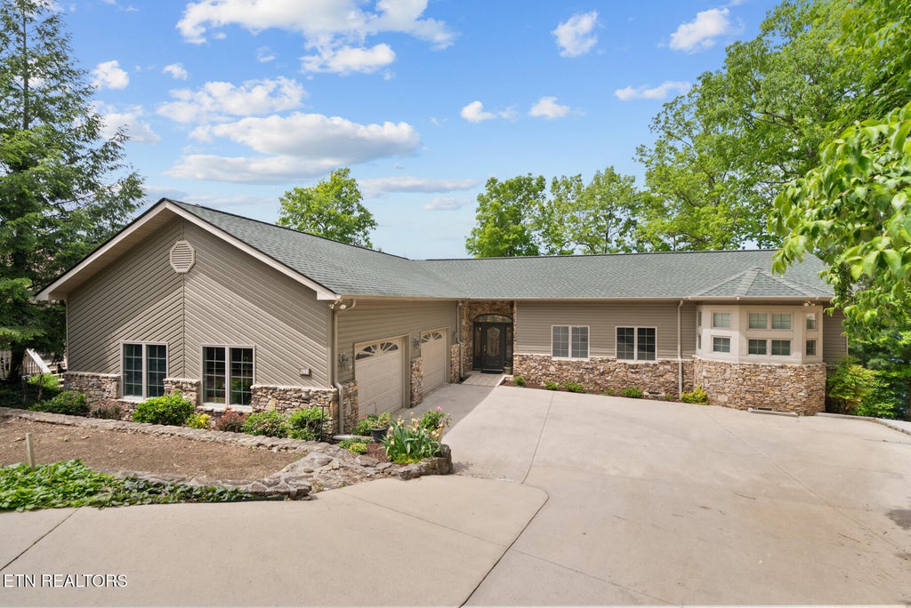 Photo of 43 Markham Terrace, Crossville, TN 38558 (MLS # 1339274)