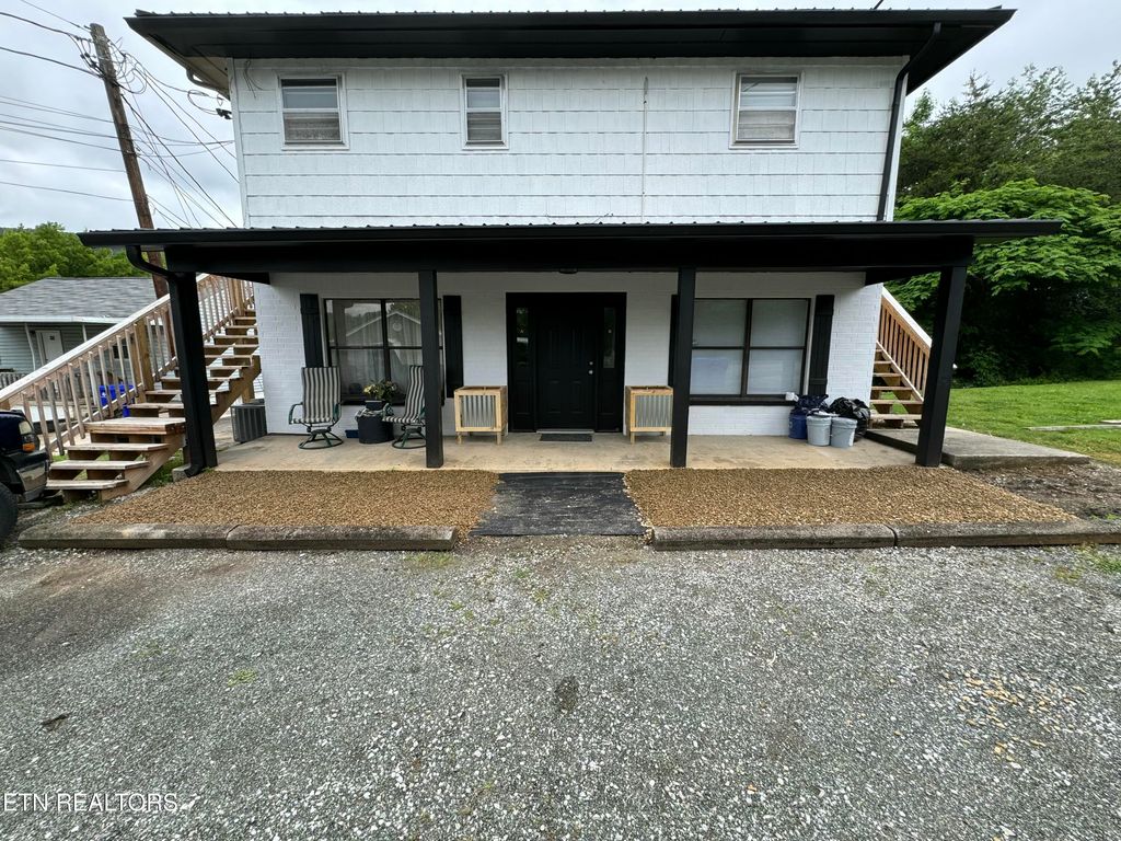 Photo of 630 Carlock Ave #C, Harriman, TN 37748 (MLS # 1290197)