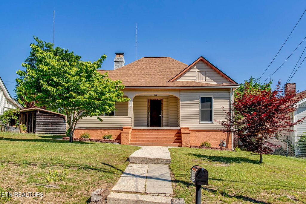 Photo of 615 Banks Ave, Knoxville, TN 37917 (MLS # 1340749)