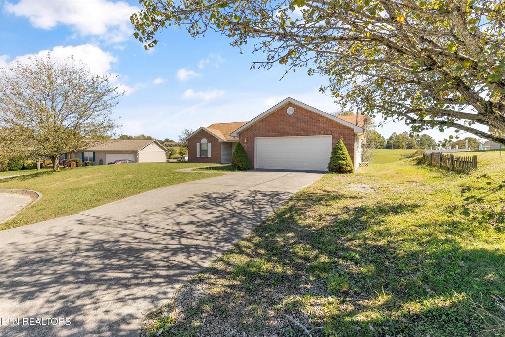 Photo of 1154 Sunshine Drive, Dandridge, TN 37725 (MLS # 1279060)