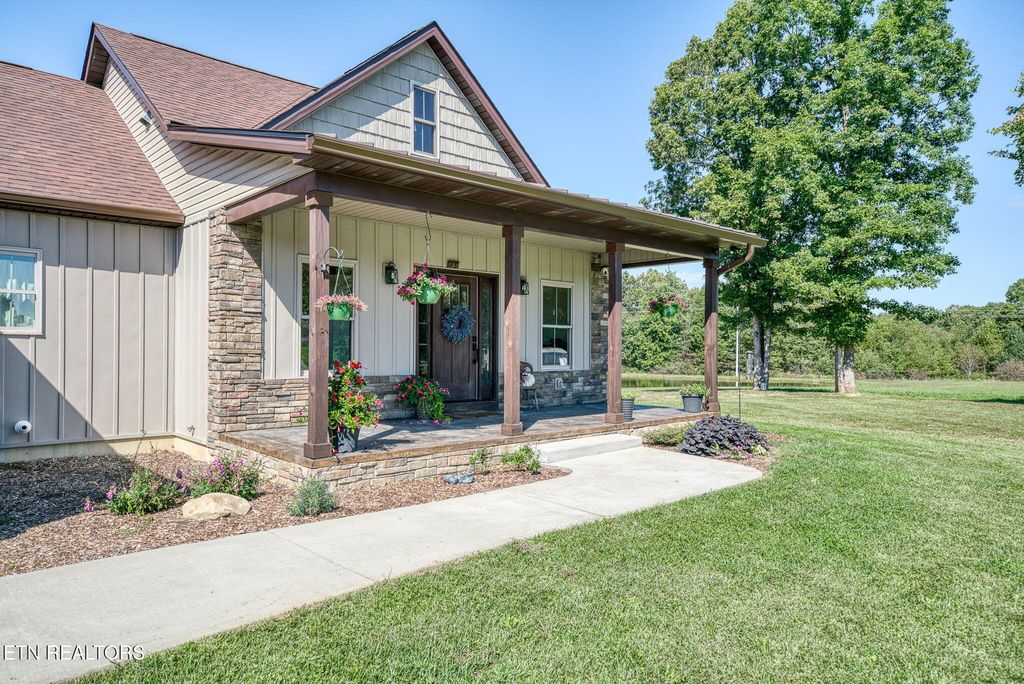 Photo of 804 Linder Loop, Crossville, TN 38571 (MLS # 1317045)