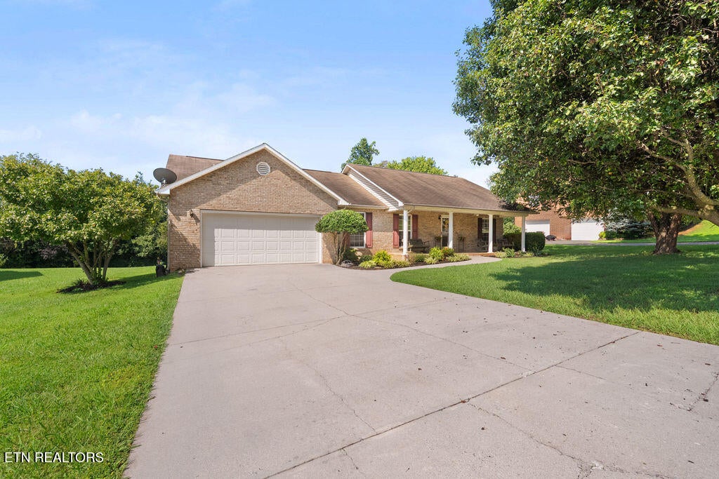 Photo of 1105 Summerfield Drive, Maryville, TN 37801 (MLS # 1350960)