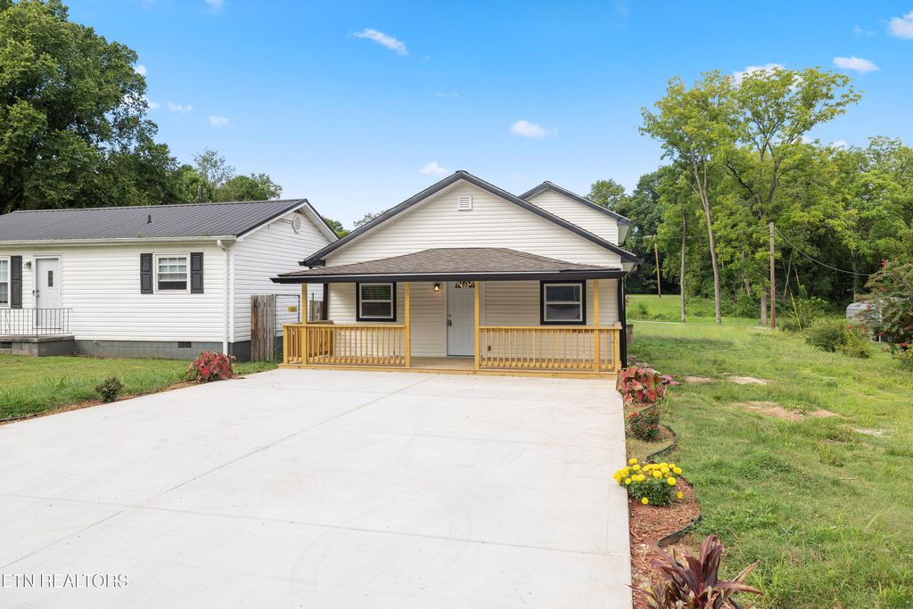 Photo of 4205 Tomlinson St, Knoxville, TN 37920 (MLS # 1325639)