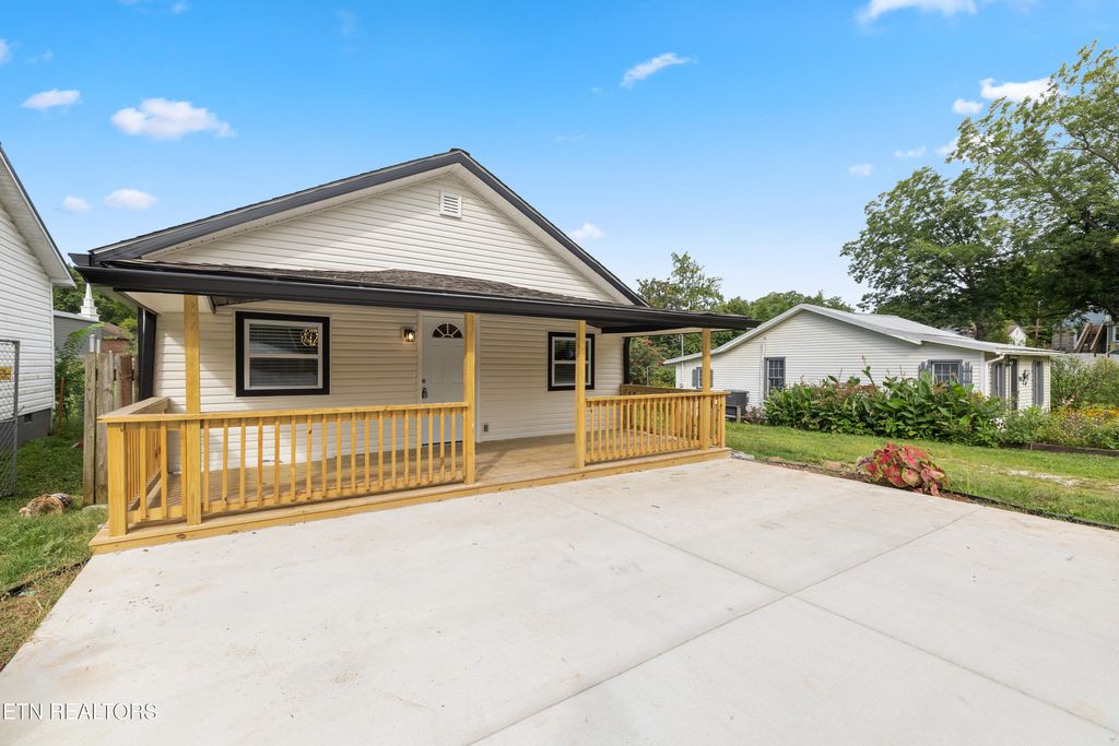 Photo of 4205 Tomlinson St, Knoxville, TN 37920 (MLS # 1325639)