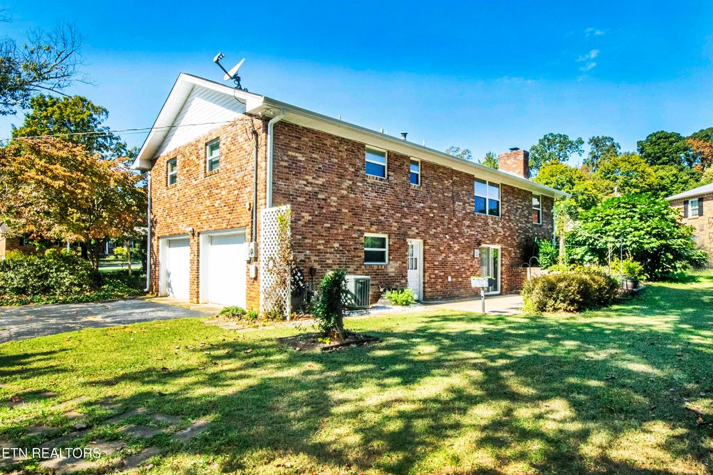 Photo of 11748 N Williamsburg Drive, Knoxville, TN 37934 (MLS # 1318957)