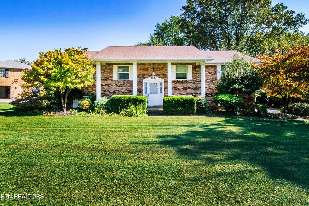 Photo of 11748 N Williamsburg Drive, Knoxville, TN 37934 (MLS # 1318957)